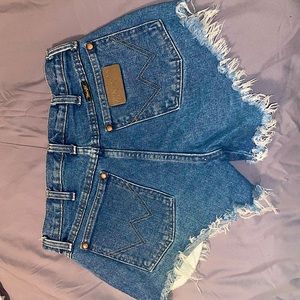 Wrangler Denim Shorts 🤤